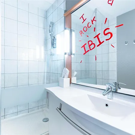 Ibis Centre Hotel 3*