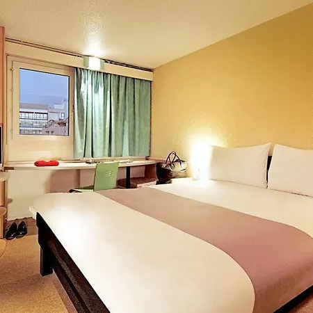 Ibis Centre Hotel 3*
