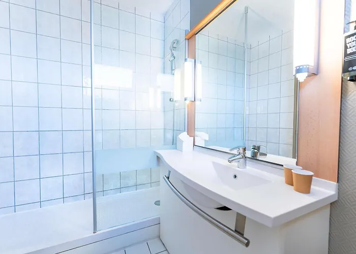 Ibis Centre Hotel 3*