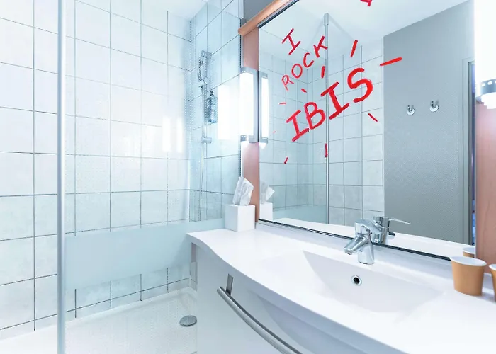 Ibis Centre Hotel 3*