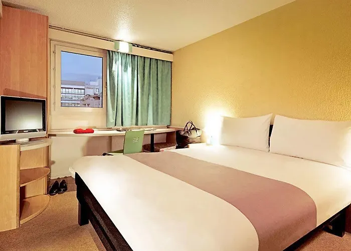 Ibis Centre Hotel 3*